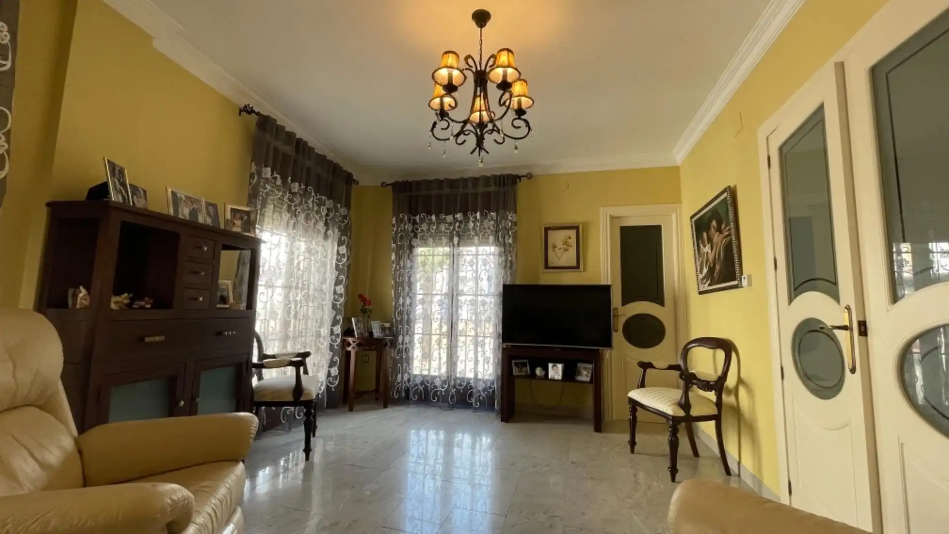 Casa adosada en venta en Calle Corredera, 1, Castro del Río Sala de estar de Casa adosada en venta en Castro del Río con Aire acondicionado, Calefacción y Terraza