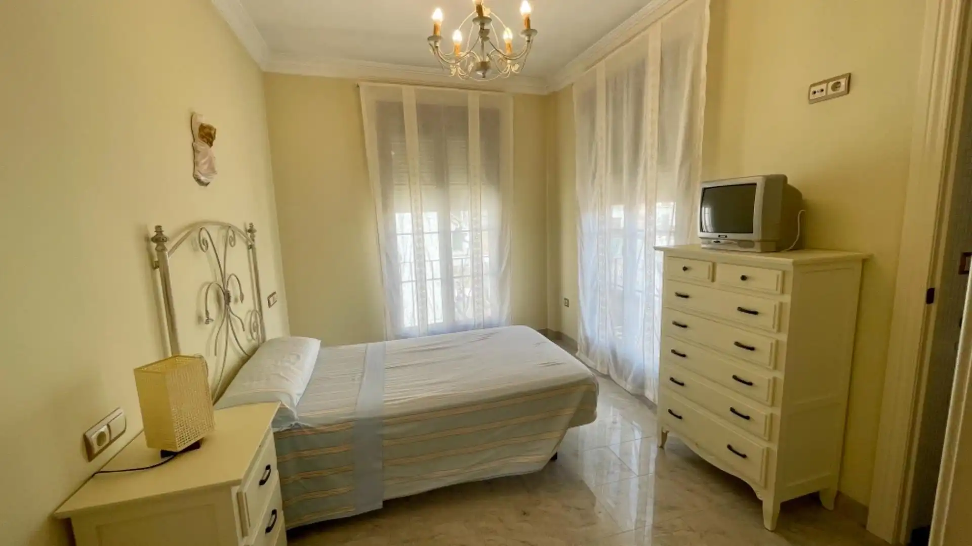 Casa adosada en venta en Calle Corredera, 1, Castro del Río Habitación de Casa adosada en venta en Castro del Río con Aire acondicionado, Calefacción y Terraza