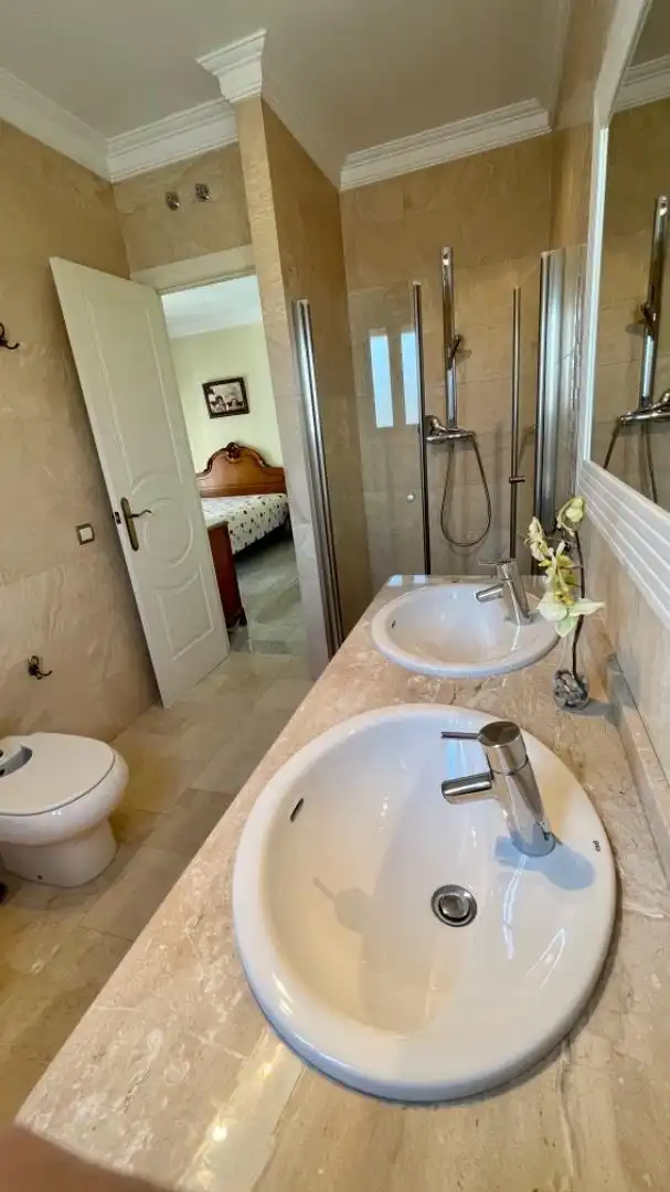 Casa adosada en venta en Calle Corredera, 1, Castro del Río Baño de Casa adosada en venta en Castro del Río con Aire acondicionado, Calefacción y Terraza