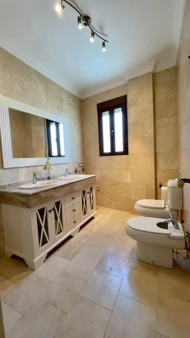 Casa adosada en venta en Calle Corredera, 1, Castro del Río Baño de Casa adosada en venta en Castro del Río con Aire acondicionado, Calefacción y Terraza