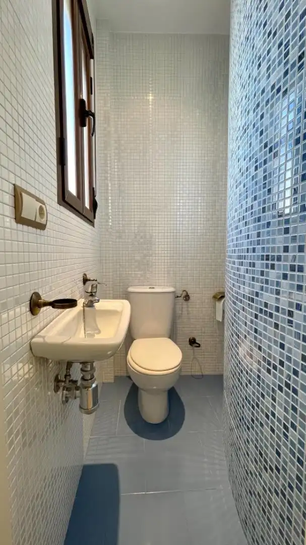 Casa adosada en venta en Calle Corredera, 1, Castro del Río Baño de Casa adosada en venta en Castro del Río con Aire acondicionado, Calefacción y Terraza