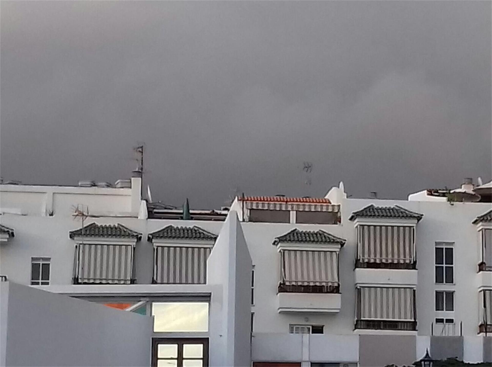 Vista exterior de Dúplex en venda en Guía de Isora amb Terrassa i Balcó