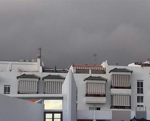 Vista exterior de Dúplex en venda en Guía de Isora amb Terrassa i Balcó