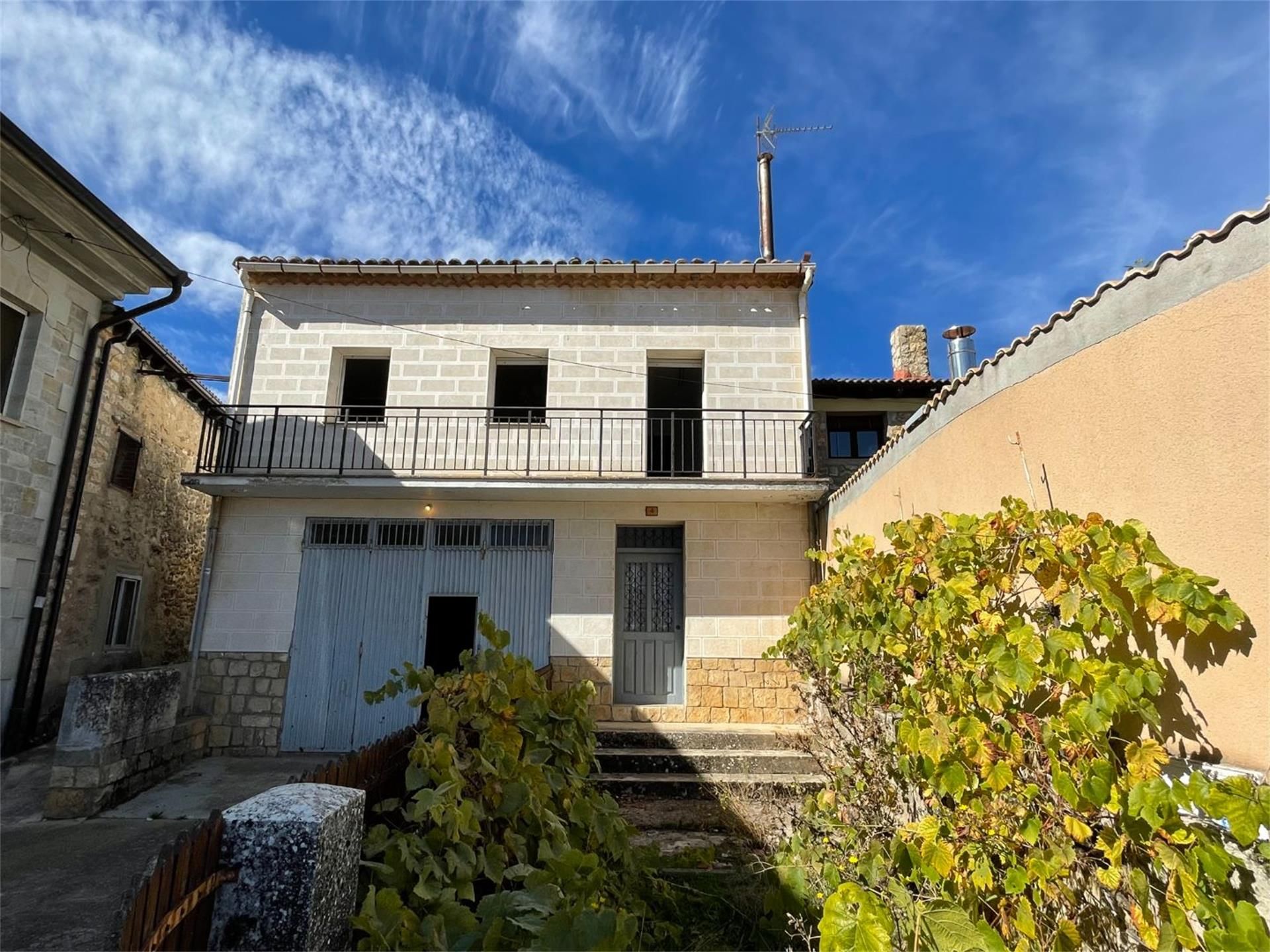 Exterior view of Single-family semi-detached for sale in Montorio