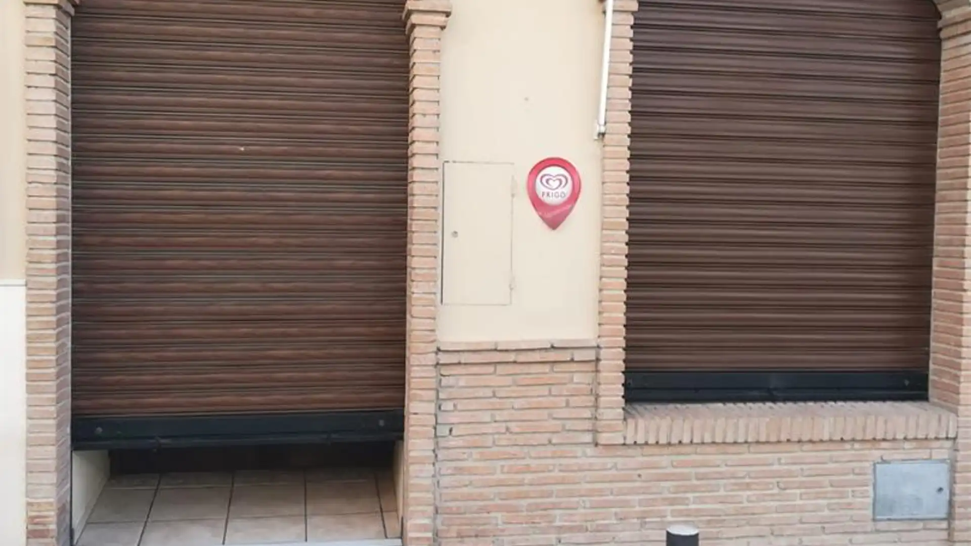 Vista exterior de Local en venta en Puente Genil con Aire acondicionado