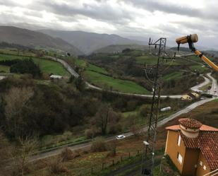 Vista exterior de Pis en venda en Tineo amb Terrassa i Balcó