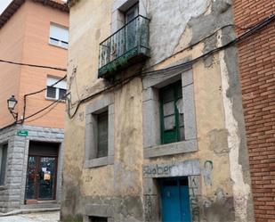 Vista exterior de Casa adosada en venda en El Hoyo de Pinares 