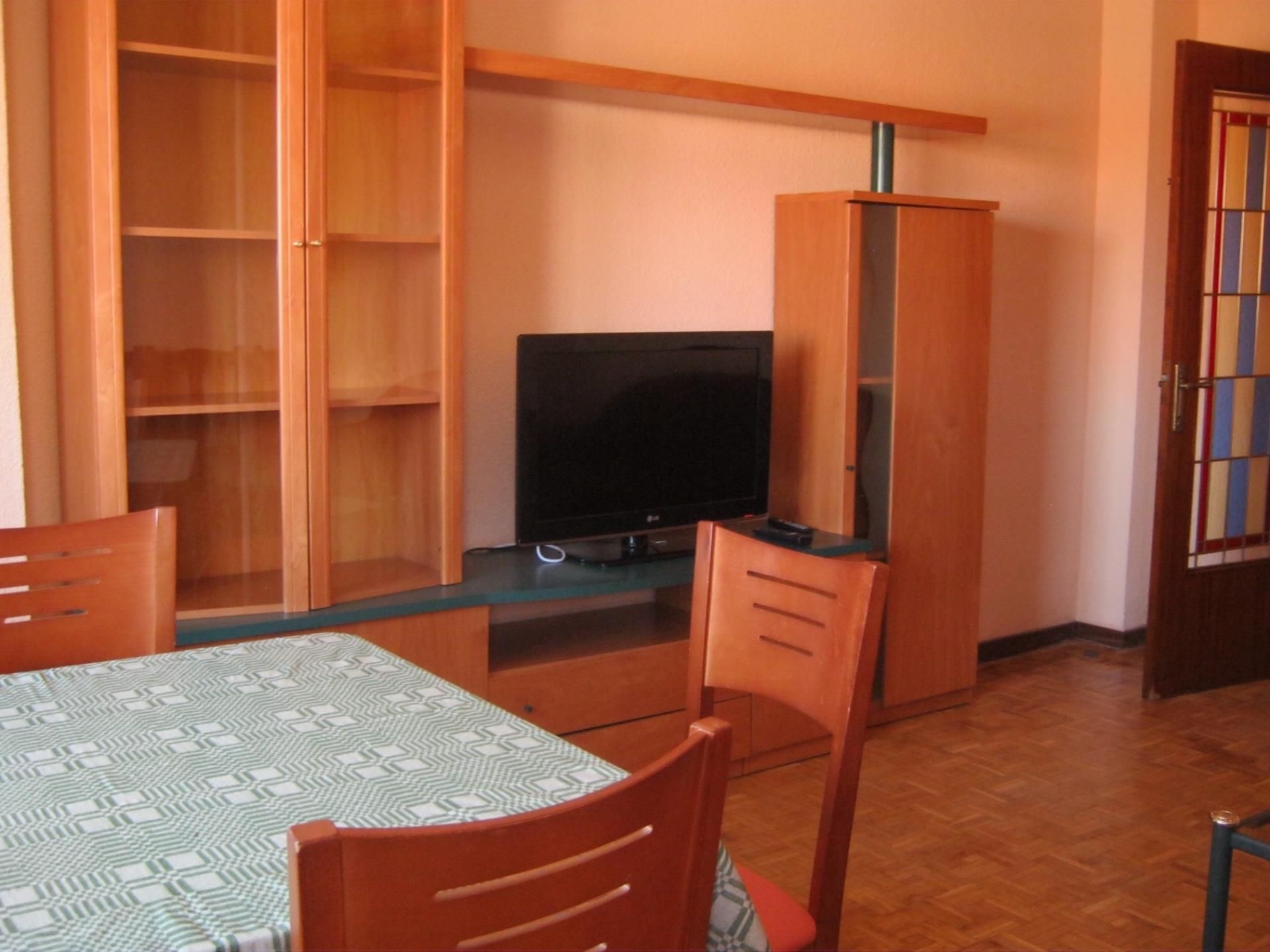 Flat to rent in Calle El Tomillar, Pizarrales Living room of Flat to rent in Salamanca Capital  with Heating, Parquet flooring and Furnished