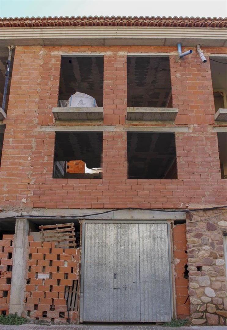 Vista exterior de Casa adosada en venda en Azuébar amb Terrassa, Traster i Balcó