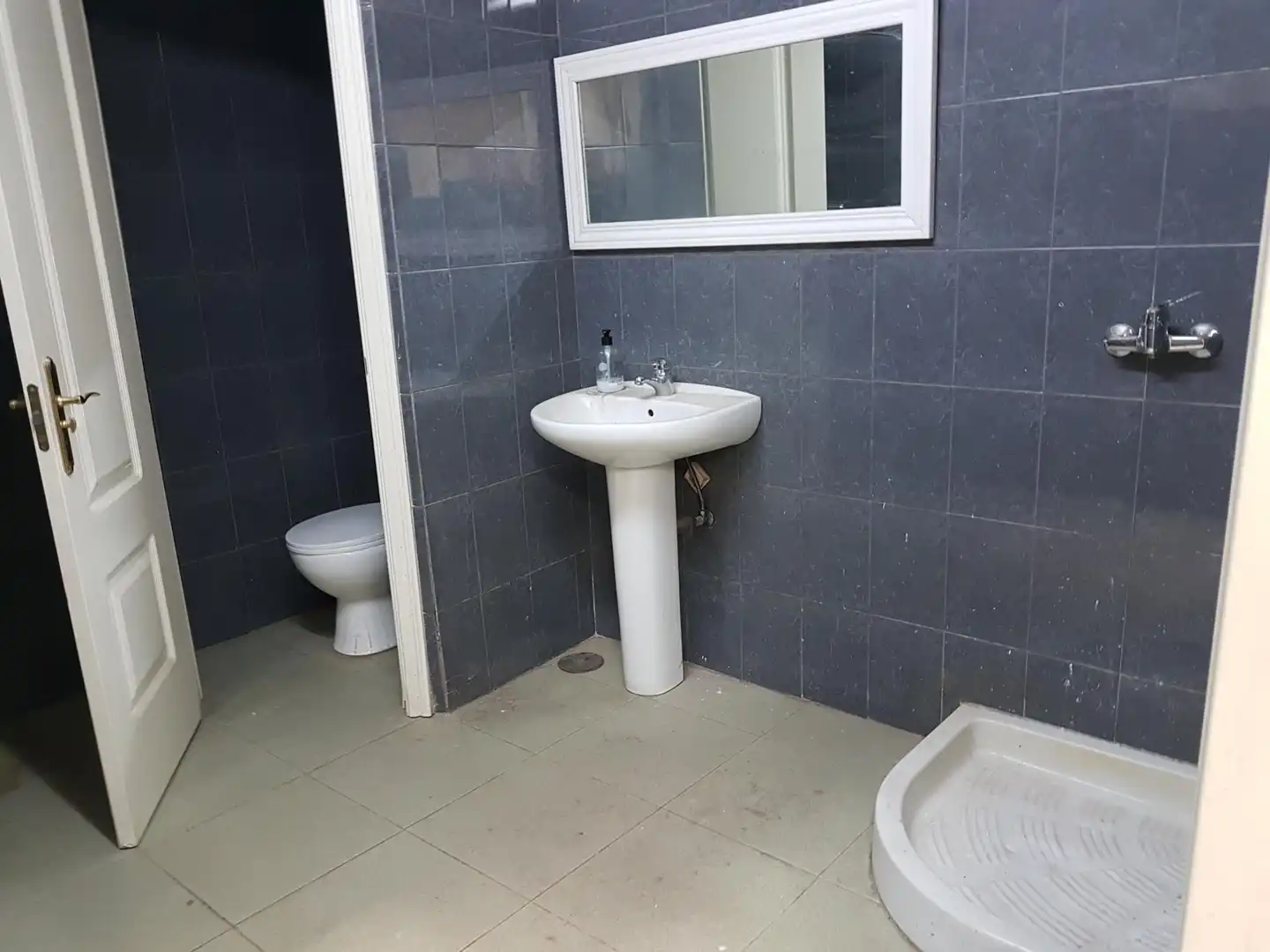 Local en venta en Calle de Gómez Acebo, Villaverde Alto Baño de Local en venta en Madrid