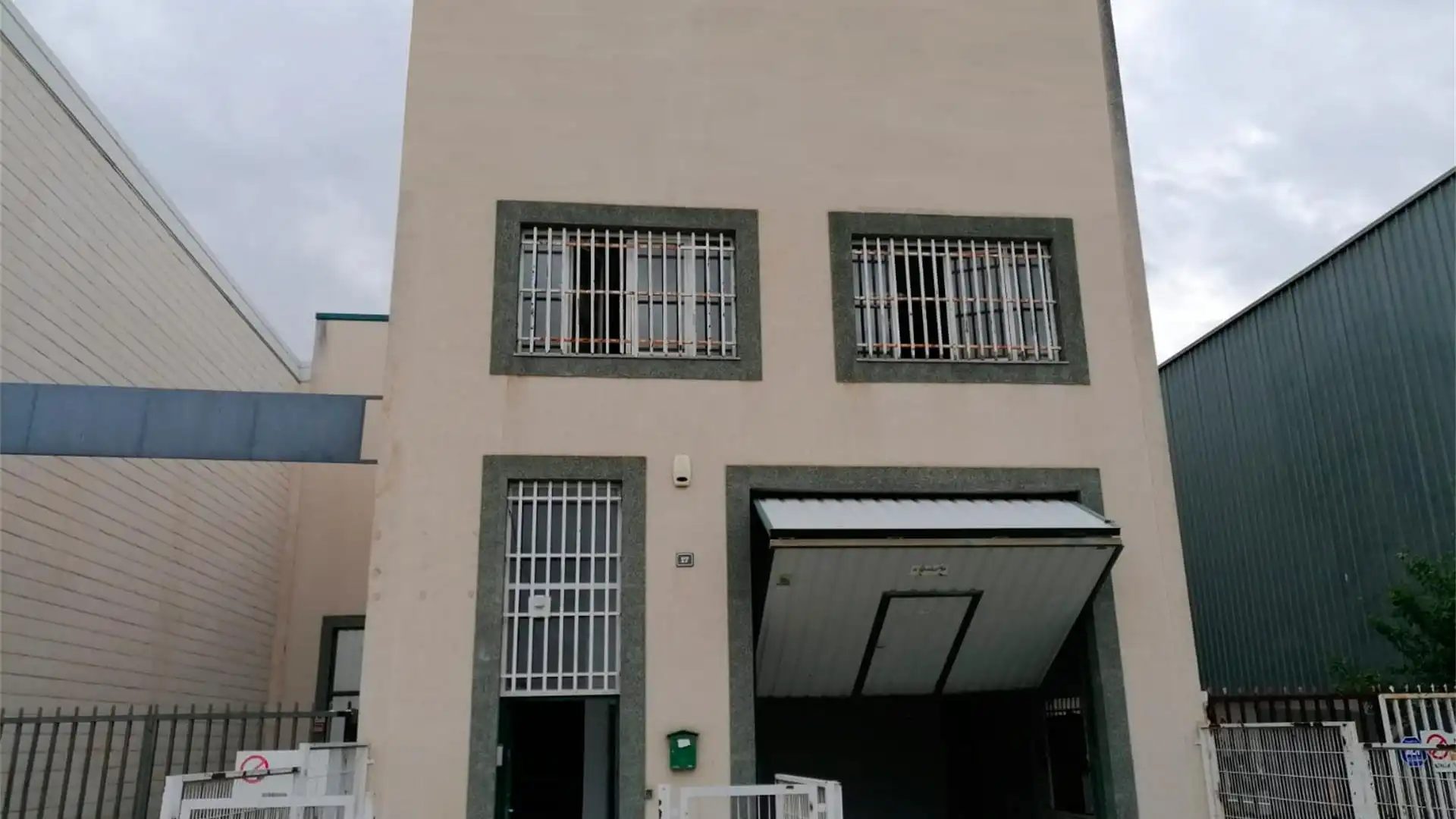 Vista exterior de Nave industrial en venta en Velilla de San Antonio con Aire acondicionado y Calefacción