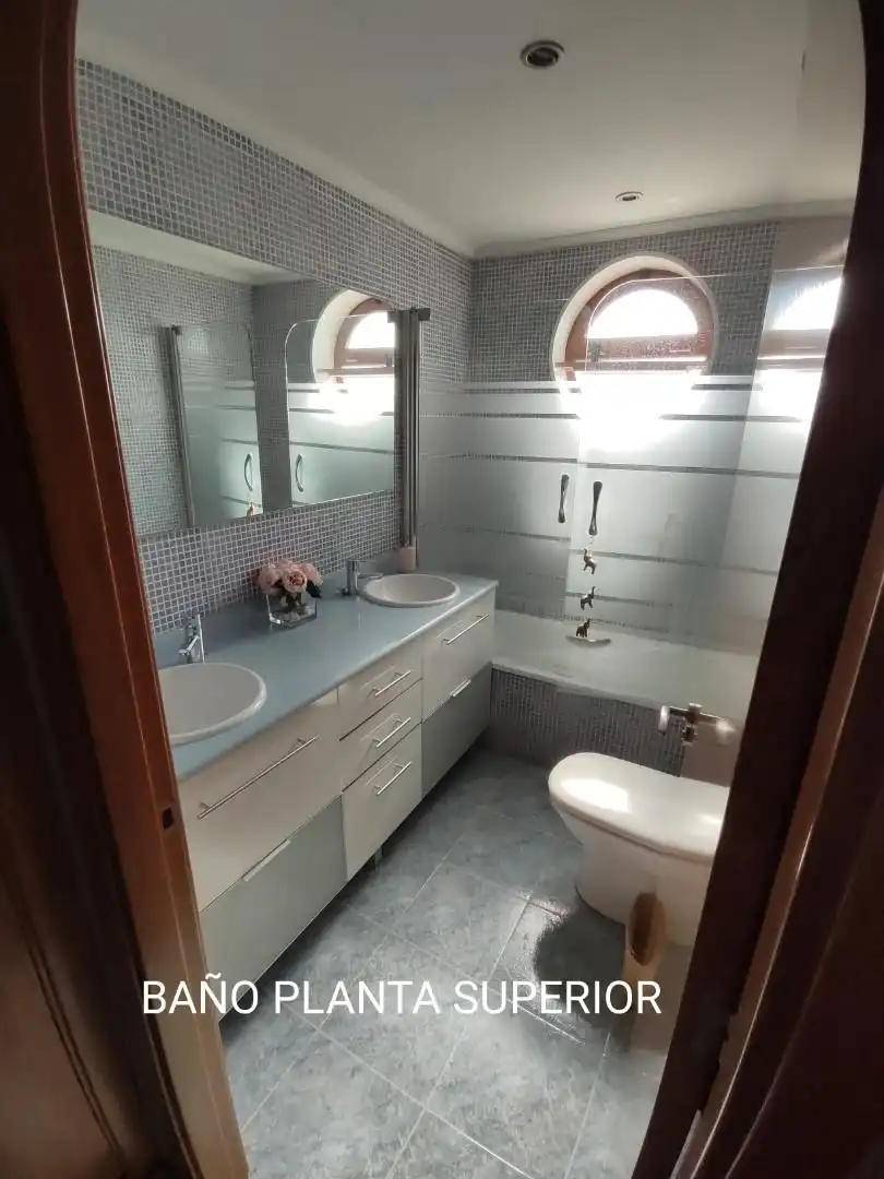 Casa adosada en venta en Carretera de Aldealengua, 55, Rollo - Puente Ladrillo Baño de Casa adosada en venta en Salamanca con Calefacción, Amueblado y Balcón