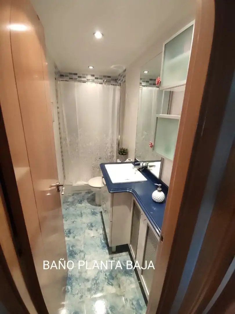 Casa adosada en venta en Carretera de Aldealengua, 55, Rollo - Puente Ladrillo Baño de Casa adosada en venta en Salamanca con Calefacción, Amueblado y Balcón