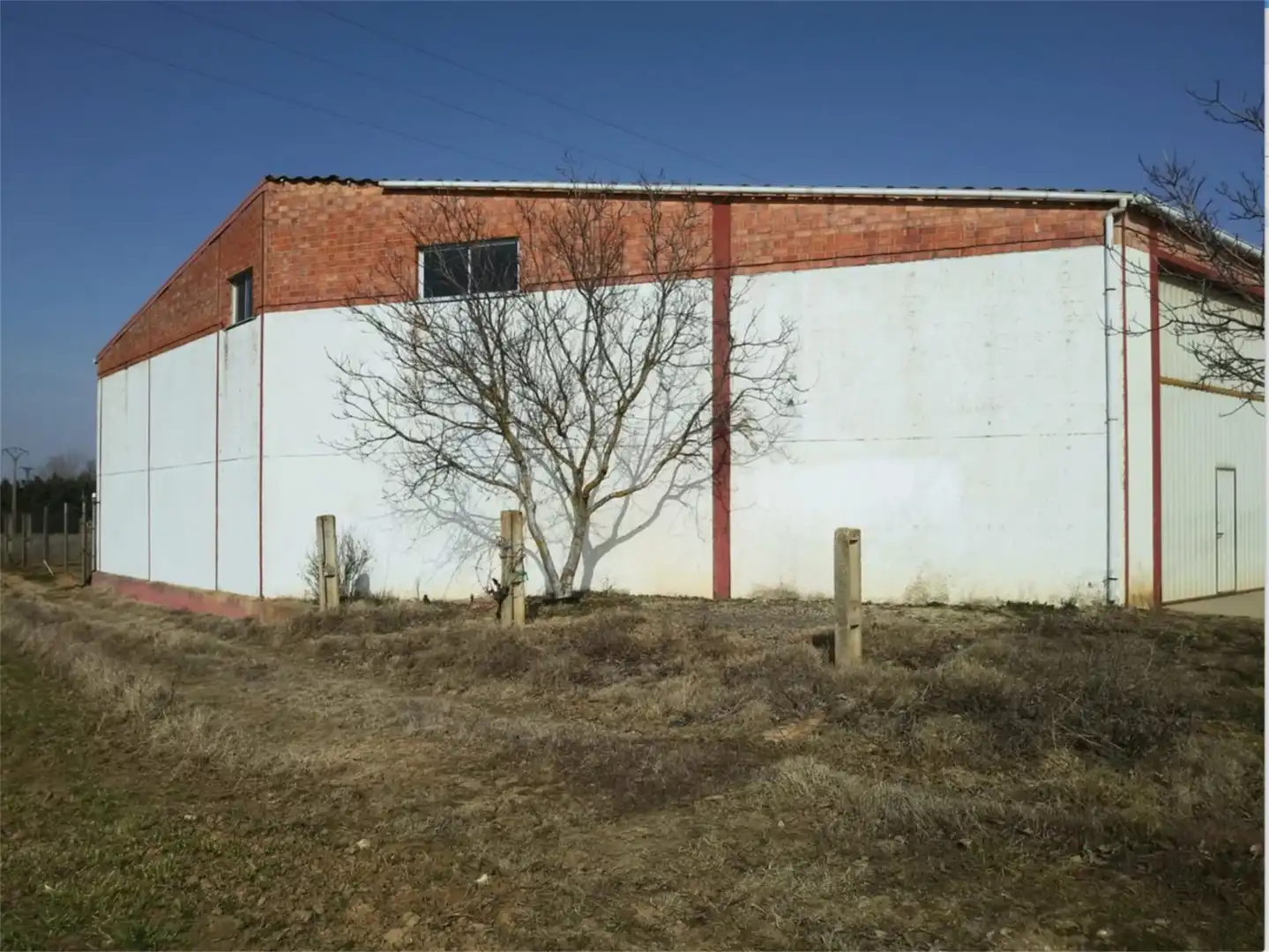 Außenansicht von Fabrikhallen zur Miete in Osorno la Mayor