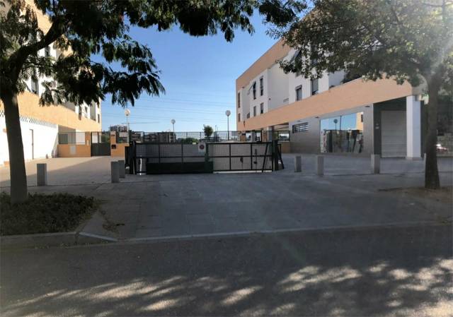 Garaje en Alquiler en Tablero Bajo - Arruzafilla