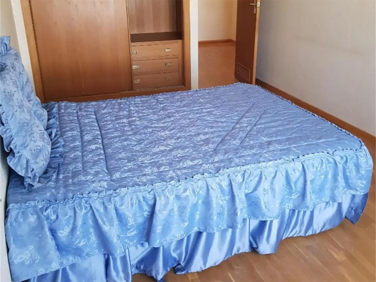 Pis en venda a Calle Cánovas del Castillo, 59, Jumilla Dormitori de Pis en venda en Jumilla amb Aire condicionat, Parquet i Traster