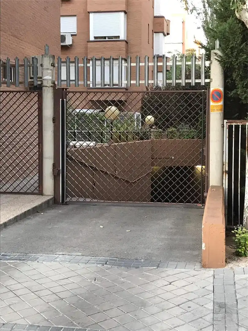 Exterior view of Garage for sale in Madrid