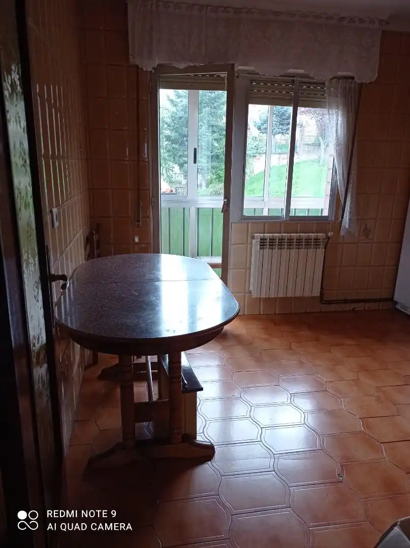 Flat for rent in Calle General Mola, Pradoluengo