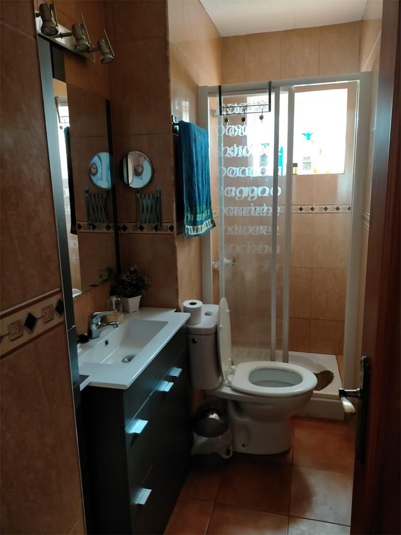 Bathroom of Flat for sale in La Línea de la Concepción  with Air Conditioner