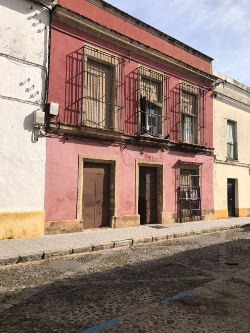 Vista exterior de Casa adosada en venda en Jerez de la Frontera amb Traster