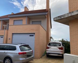 Exterior view of House or chalet for sale in Aldeamayor de San Martín  with Terrace, Swimming Pool and Balcony