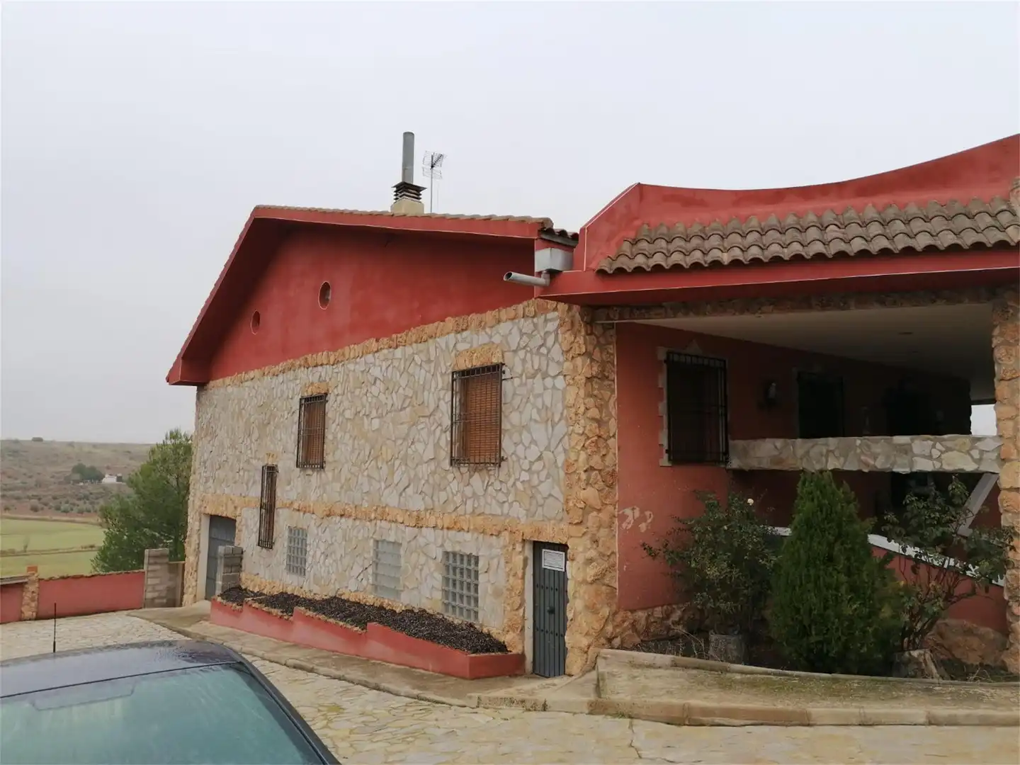 Vista exterior de Casa o chalet en venta en La Solana   con Aire acondicionado, Terraza y Piscina