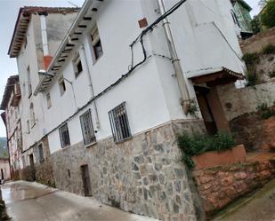 Vista exterior de Casa adosada en venda en Lagunilla del Jubera amb Calefacció, Parquet i Moblat