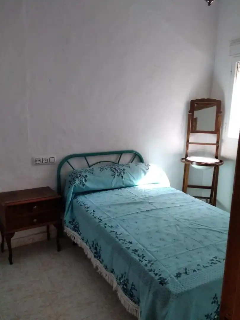 Casa adosada en venda a Calle San Juan, 24, Cuevas de San Marcos Dormitori de Casa adosada en venda en Cuevas de San Marcos amb Moblat i Balcó