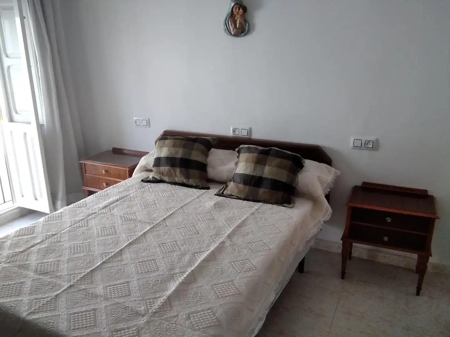 Casa adosada en venda a Calle San Juan, 24, Cuevas de San Marcos Dormitori de Casa adosada en venda en Cuevas de San Marcos amb Moblat i Balcó