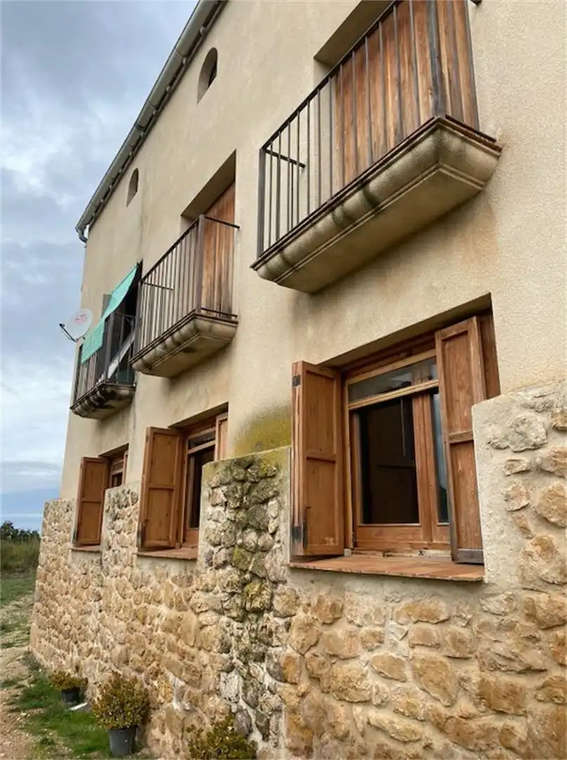 Country house zum Verkauf in Carrer la Pobla, La Granadella Außenansicht von Country house zum Verkauf in La Granadella mit Terrasse und Balkon