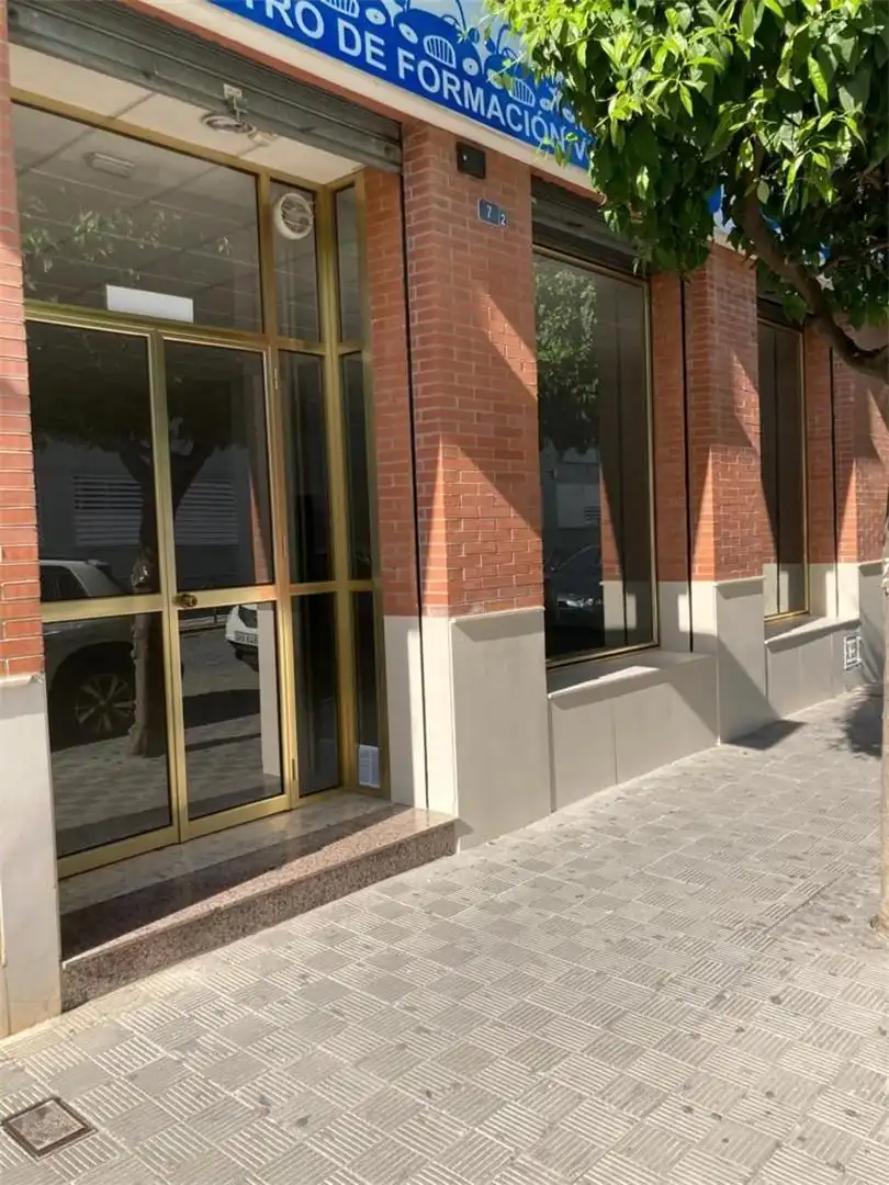Geschaftsraum zur Miete in Avenida María Auxiliadora, Salesianos Außenansicht von Geschaftsraum zur Miete in Utrera mit Klimaanlage und Heizung