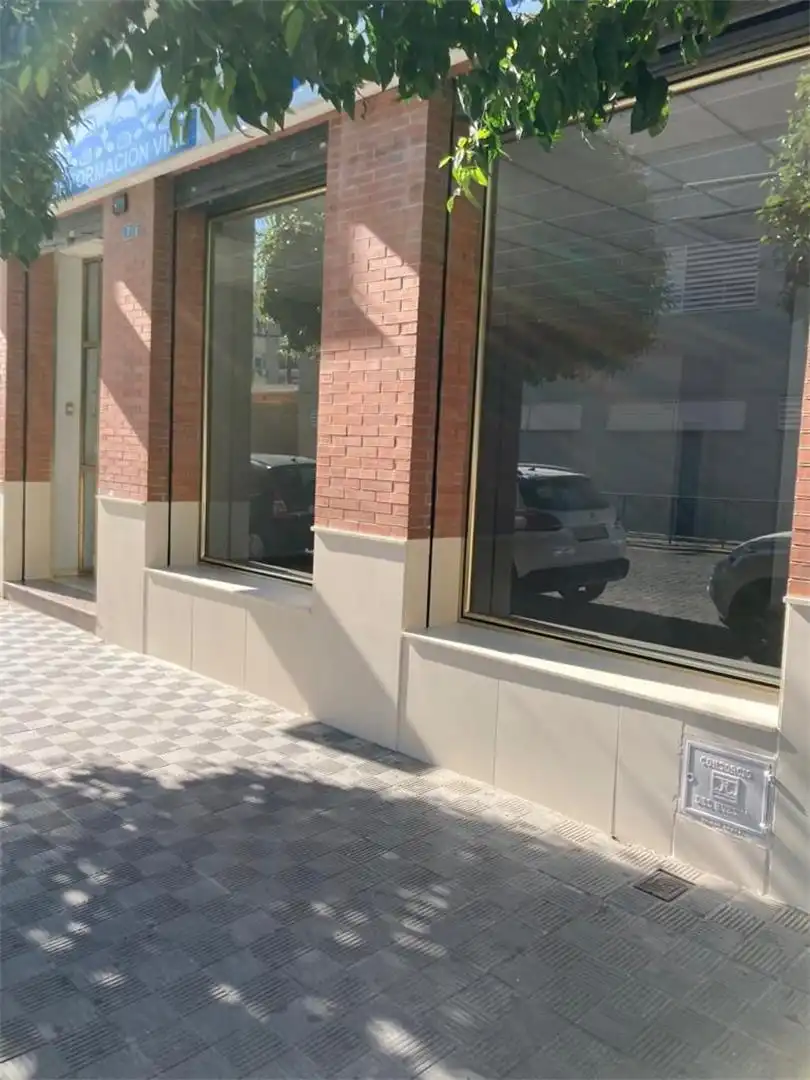 Geschaftsraum zur Miete in Avenida María Auxiliadora, Salesianos Außenansicht von Geschaftsraum zur Miete in Utrera mit Klimaanlage und Heizung