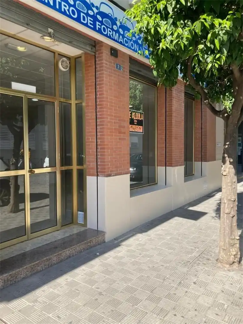 Geschaftsraum zur Miete in Avenida María Auxiliadora, Salesianos Außenansicht von Geschaftsraum zur Miete in Utrera mit Klimaanlage und Heizung