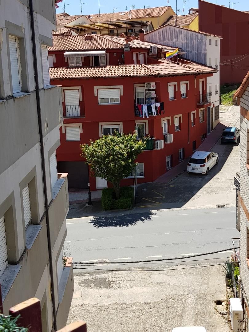 Vista exterior de Pis en venda en Losar de la Vera amb Calefacció, Terrassa i Traster