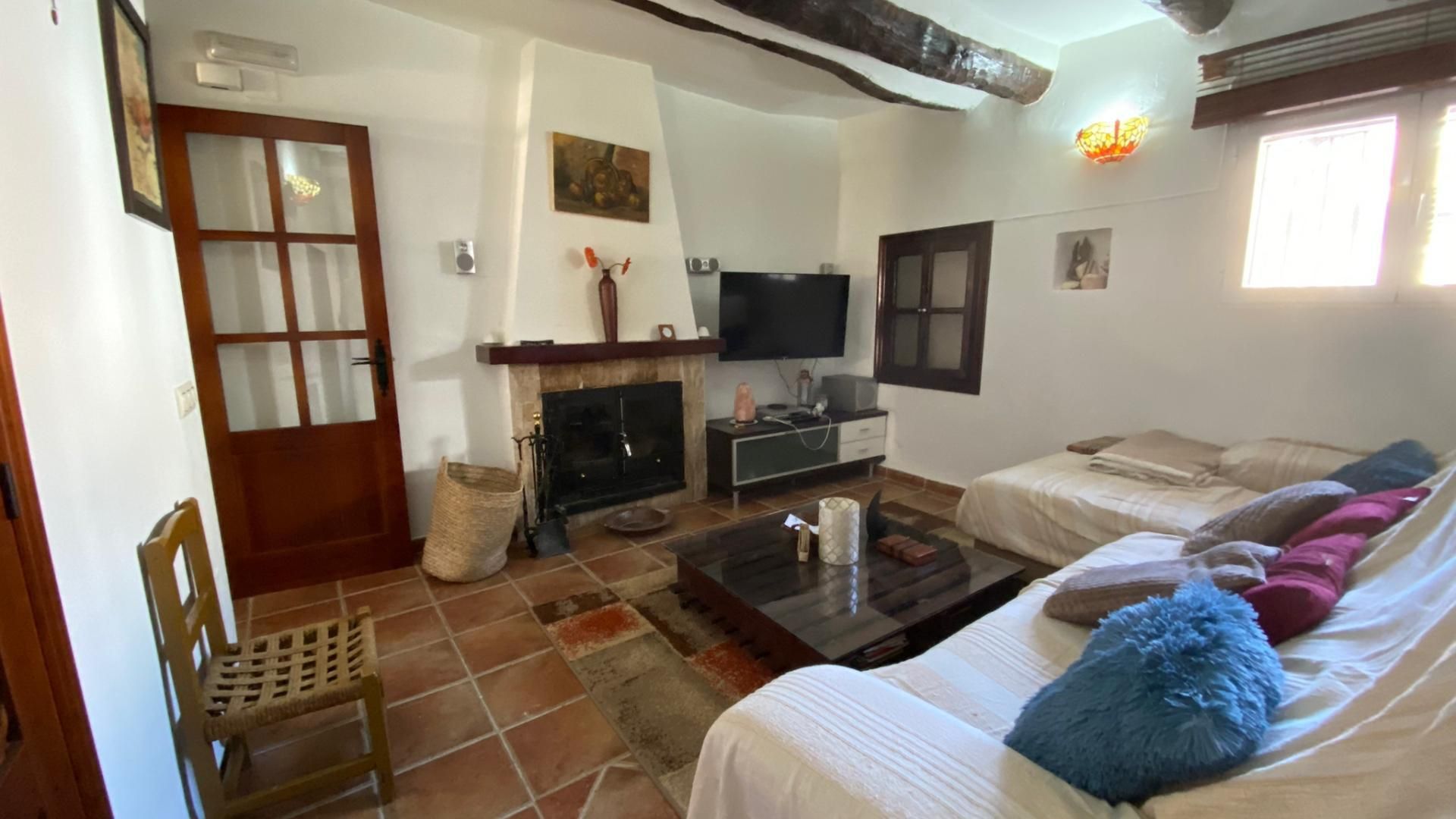 Sala d'estar de Finca rústica en venda en Pozo Alcón amb Terrassa i Balcó