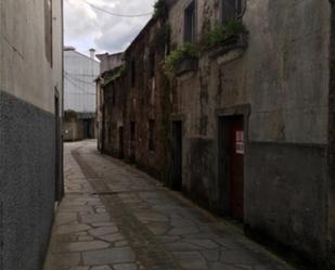 Vista exterior de Casa adosada en venda en Caldas de Reis amb Jardí privat i Traster