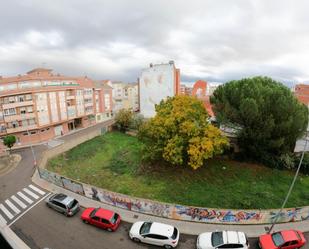 Vista exterior de Pis en venda en La Bañeza  amb Terrassa