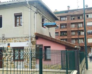 Vista exterior de Casa adosada en venda en Gernika-Lumo amb Jardí privat, Traster i Forn