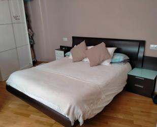 Bedroom of Flat for sale in Salamanca Capital  with Balcony