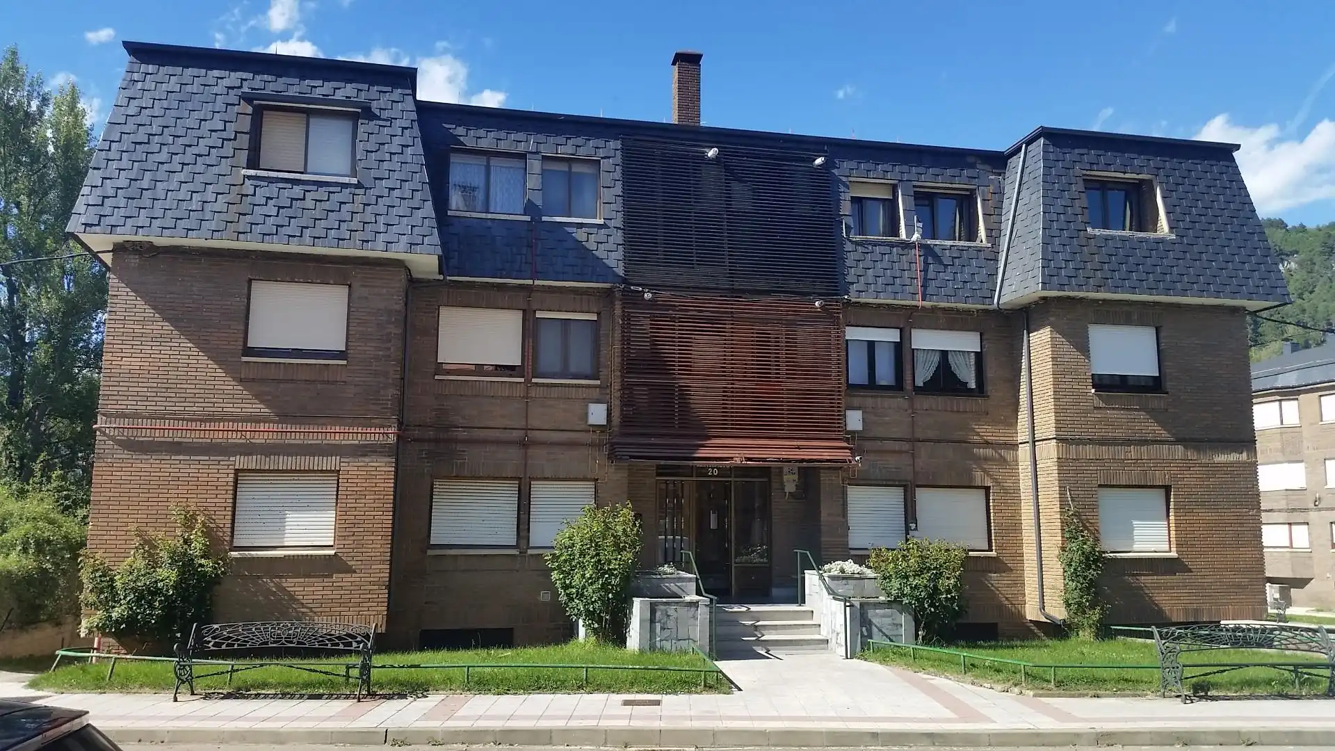 Außenansicht von Wohnung zum Verkauf in La Pola de Gordón  mit Balkon