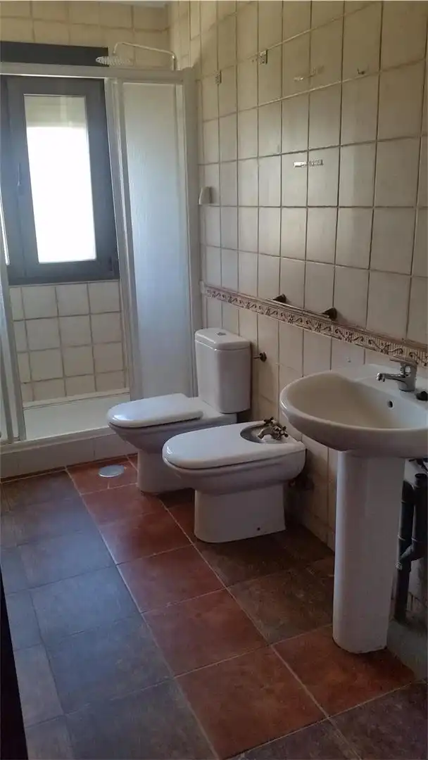 Badezimmer von Wohnung zum Verkauf in La Pola de Gordón  mit Balkon
