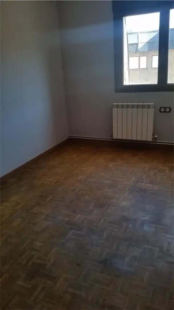Schlafzimmer von Wohnung zum Verkauf in La Pola de Gordón  mit Balkon