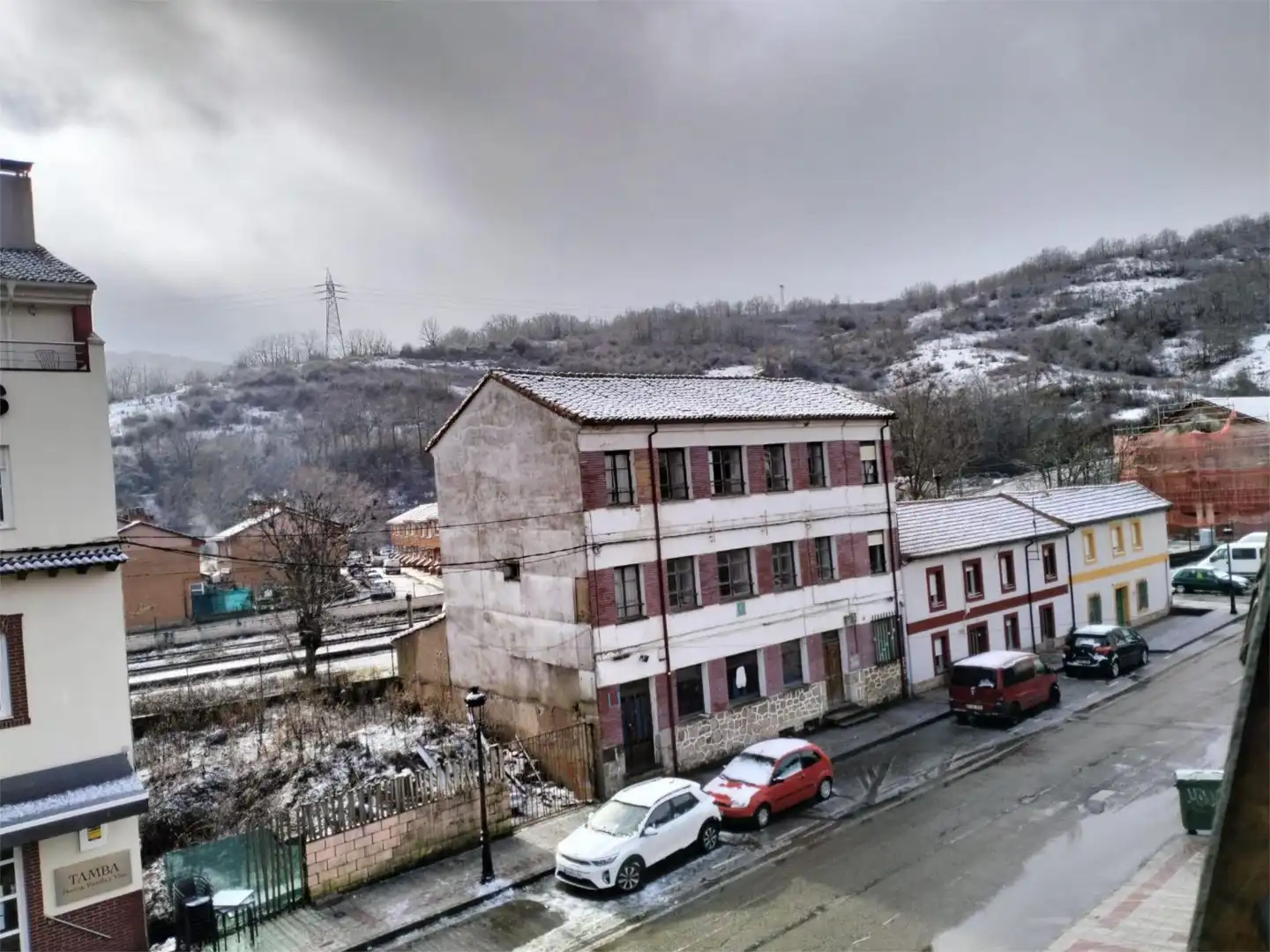 Außenansicht von Wohnung zum Verkauf in La Pola de Gordón  mit Balkon