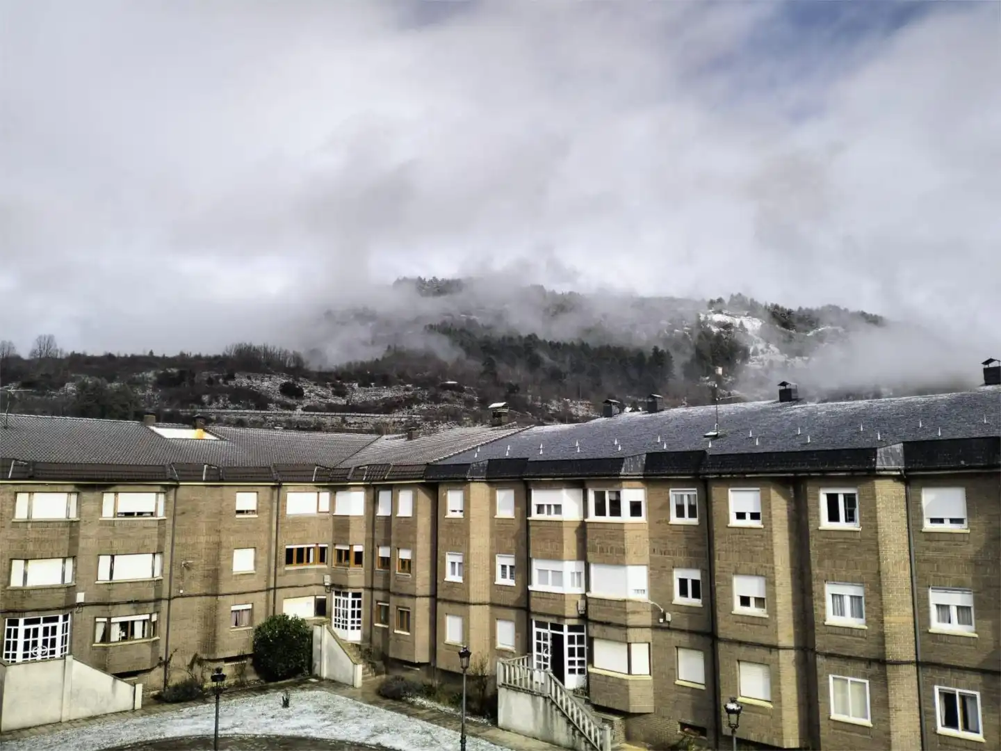 Außenansicht von Wohnung zum Verkauf in La Pola de Gordón  mit Balkon