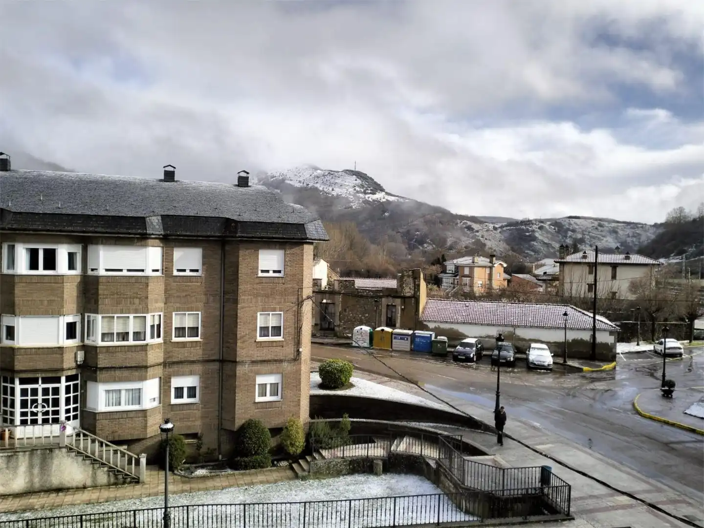 Außenansicht von Wohnung zum Verkauf in La Pola de Gordón  mit Balkon