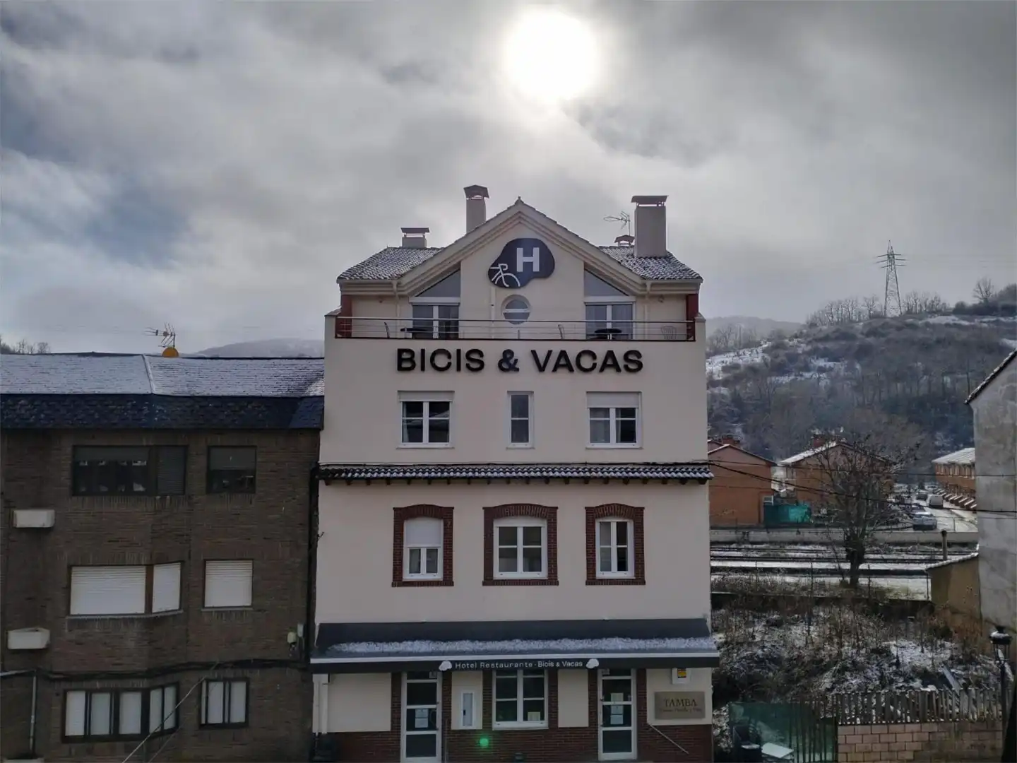 Außenansicht von Wohnung zum Verkauf in La Pola de Gordón  mit Balkon
