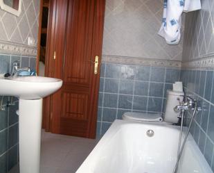 Badezimmer von Einfamilien-Reihenhaus miete in Ribadeo