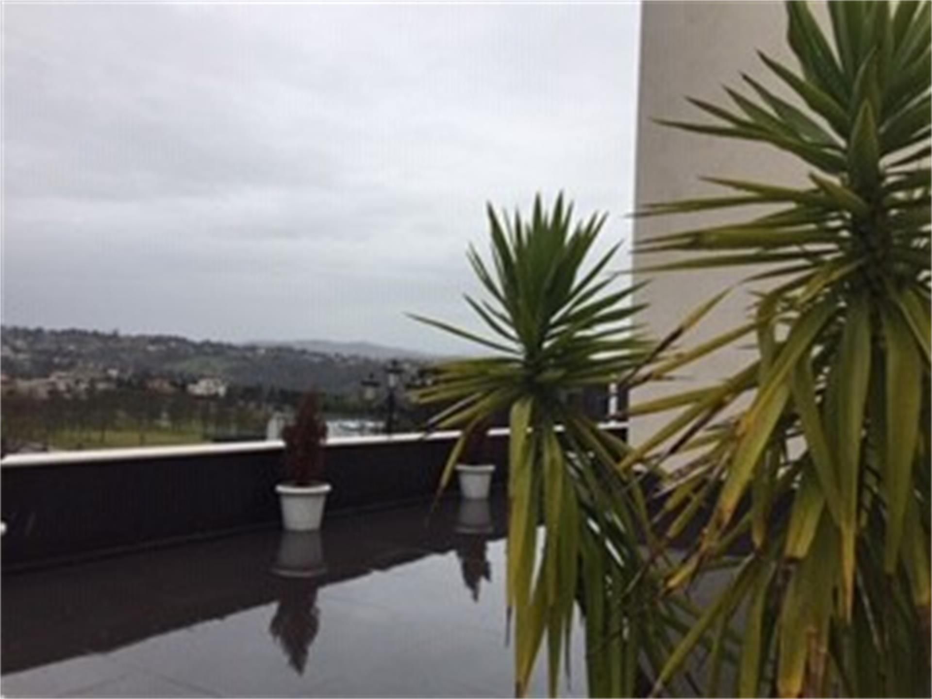 Vista exterior de Casa o xalet en venda en Oviedo  amb Calefacció, Jardí privat i Terrassa
