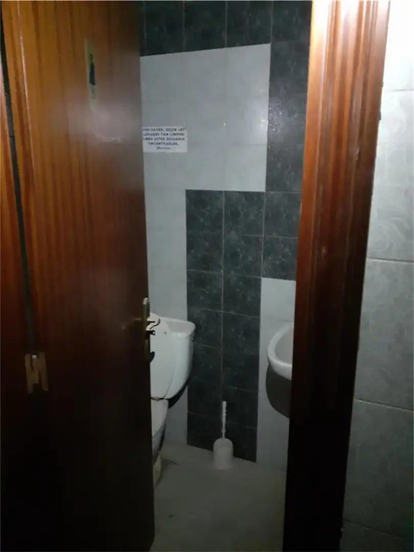 Baño de Local de alquiler en Parets del Vallès con Aire acondicionado y Calefacción