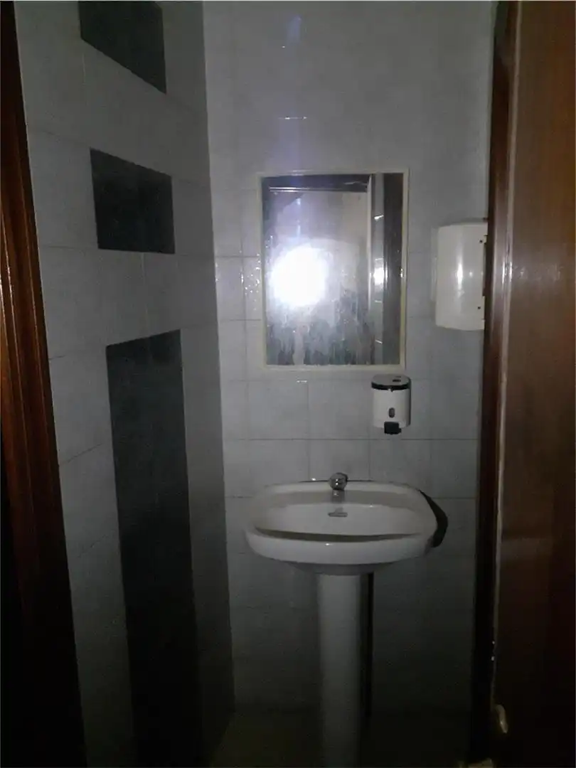 Baño de Local de alquiler en Parets del Vallès con Aire acondicionado y Calefacción